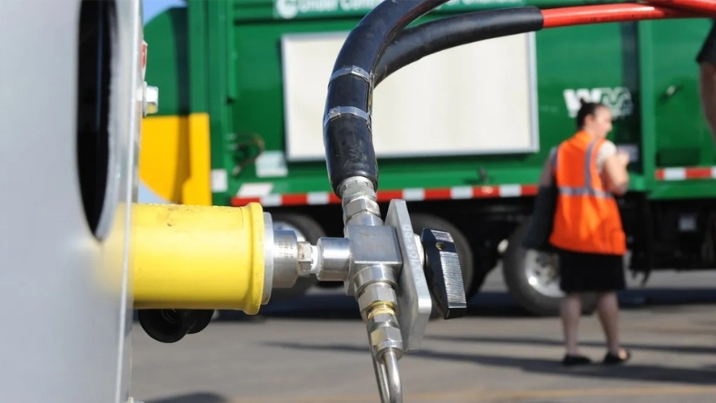 Renewable natural gas fueling nozzle connected to a vehicle